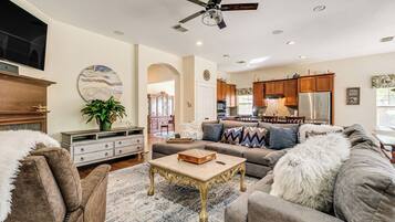 Televisión, chimenea, videojuegos y libros