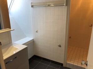 淋浴設備、風筒、番梘、廁紙