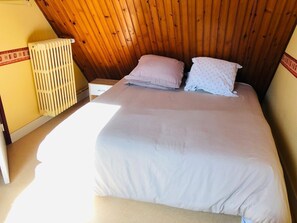 4 chambres, fer et planche à repasser, Wi-Fi