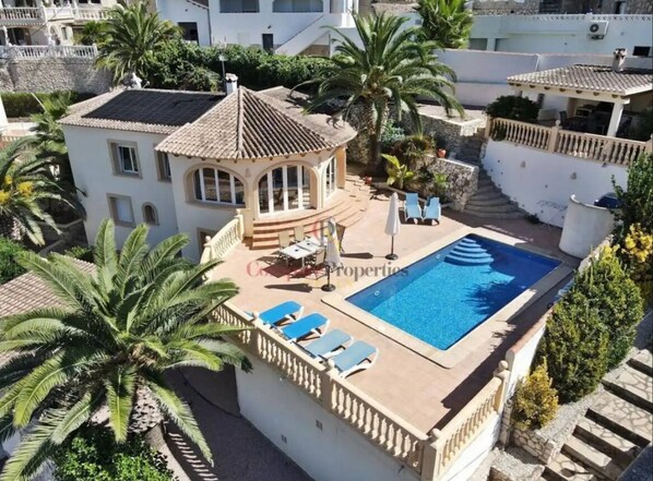 Piscine extérieure, piscine chauffée