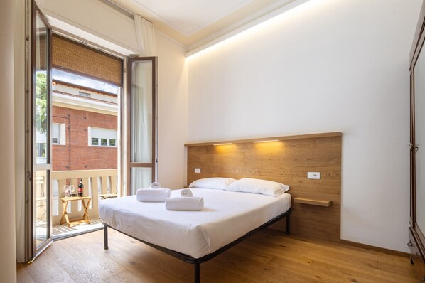 Silitysrauta/-lauta, Wi-Fi, vuodevaatteet