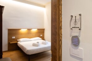1 habitación, tabla de planchar con plancha, wifi y ropa de cama 