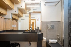 Ducha, secador de pelo, toallas