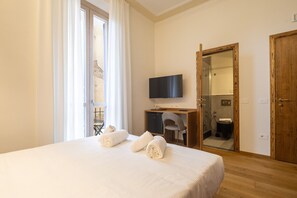 1 habitación, tabla de planchar con plancha, wifi y ropa de cama 