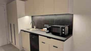 Frigobar, micro-ondas