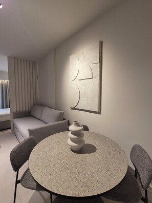 Living area - Shape Suites Athens (Athens)