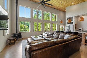 Smart TV, fireplace - The Cottage (Suches)