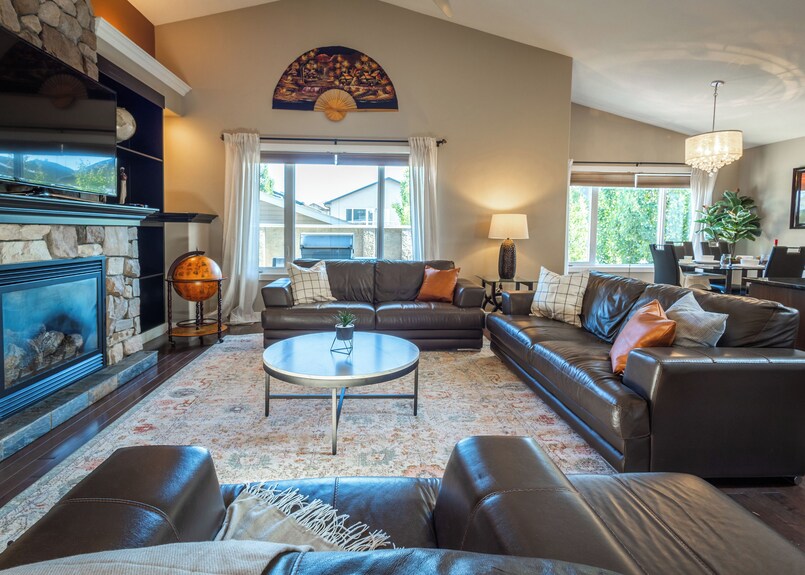 Opulent Oasis Luxurious Getaway Near The Coulees - Lethbridge