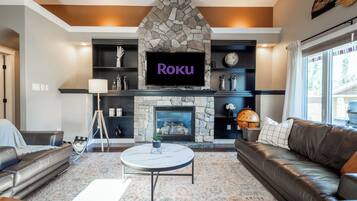 Televisie en een open haard