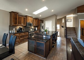 Micro-ondes, four, plaque de cuisson, lave-vaisselle