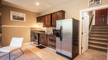 Microondas, horno, placa de cocina, lavavajillas