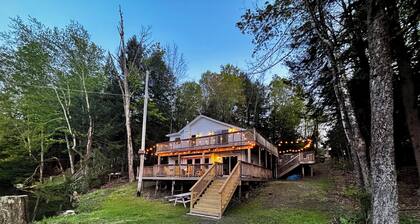Goodyear Lake waterfront home sleeps 13. Near Dreams Park, Cooperstown.