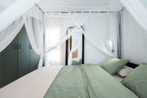 2 bedrooms, iron/ironing board, WiFi, bed sheets