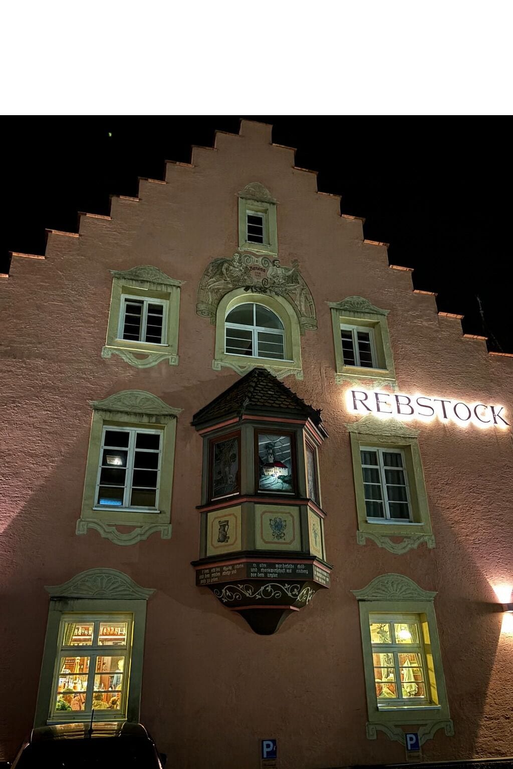 Fassade der Unterkunft – Abend/Nacht