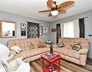 Téléviseur connecté, foyer, livres