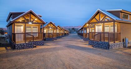 Charming 2-bedroom cabin #103 with AC, Wi-Fi in delightful Moab