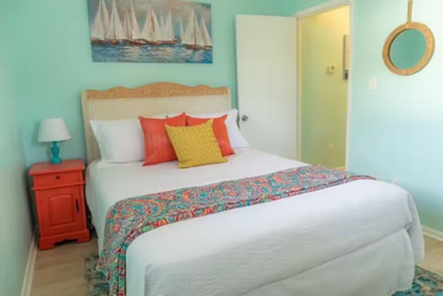 Iron/ironing board, WiFi, bed sheets