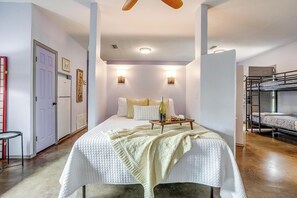 Desk, iron/ironing board, travel cot, free WiFi - Villa 101 · Peaceful River Views · Steps to Water (Glen Rose)