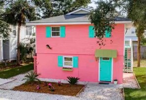 Exterior - Bubble Gum Lodge-2 blks to Beach (Tybee Island)