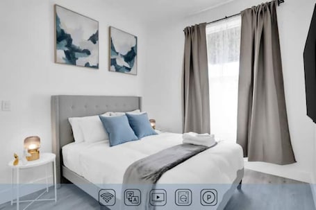 1 bedroom, in-room safe, iron/ironing board, WiFi. The Celestial Suite - BRAND NEW !