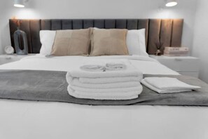 1 slaapkamer, een strijkplank/strijkijzer, wifi, beddengoed