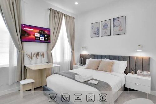 The Lovely Studio - BRAND NEW !