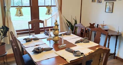 Charming 5-bedroom vintage farmhouse in beautiful Franklin, NC.