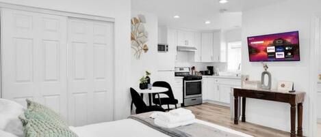 1 bedroom, in-room safe, iron/ironing board, free WiFi