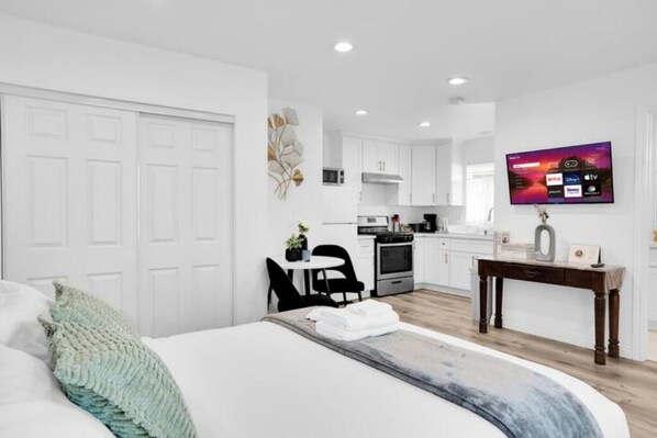 1 chambre, coffres-forts dans les chambres, fer et planche à repasser