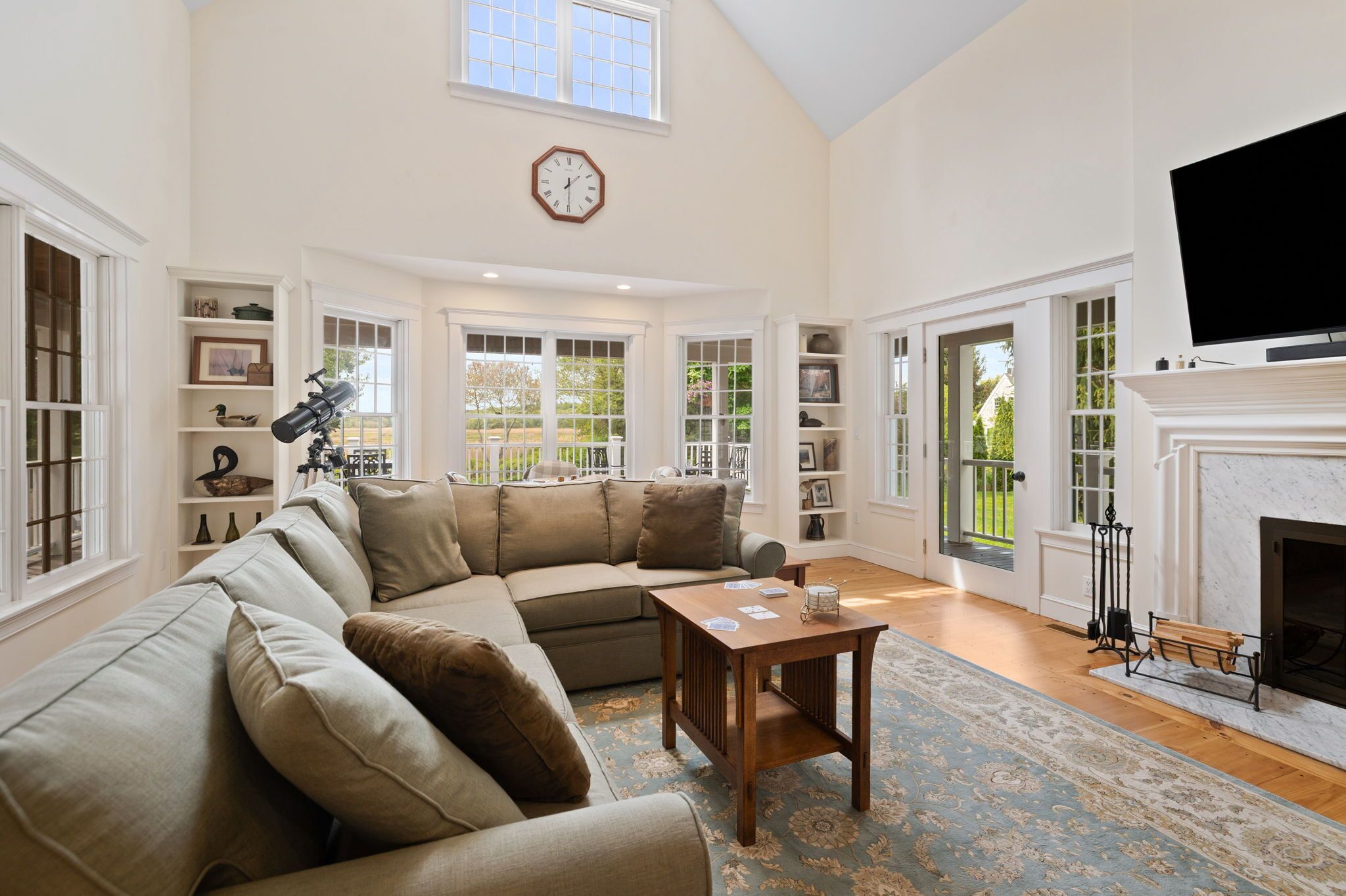 Smart TV, fireplace, books, computer monitors