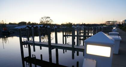 The Harbor Hideout - Riverside home near Beaches, Pier, downtown shops