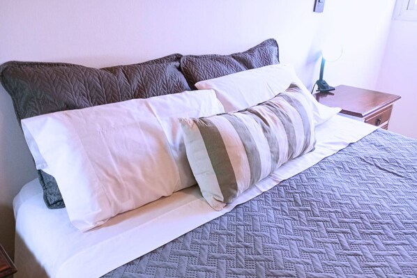 2 makuuhuonetta, silitysrauta/-lauta, vauvan matkasänky, Wi-Fi