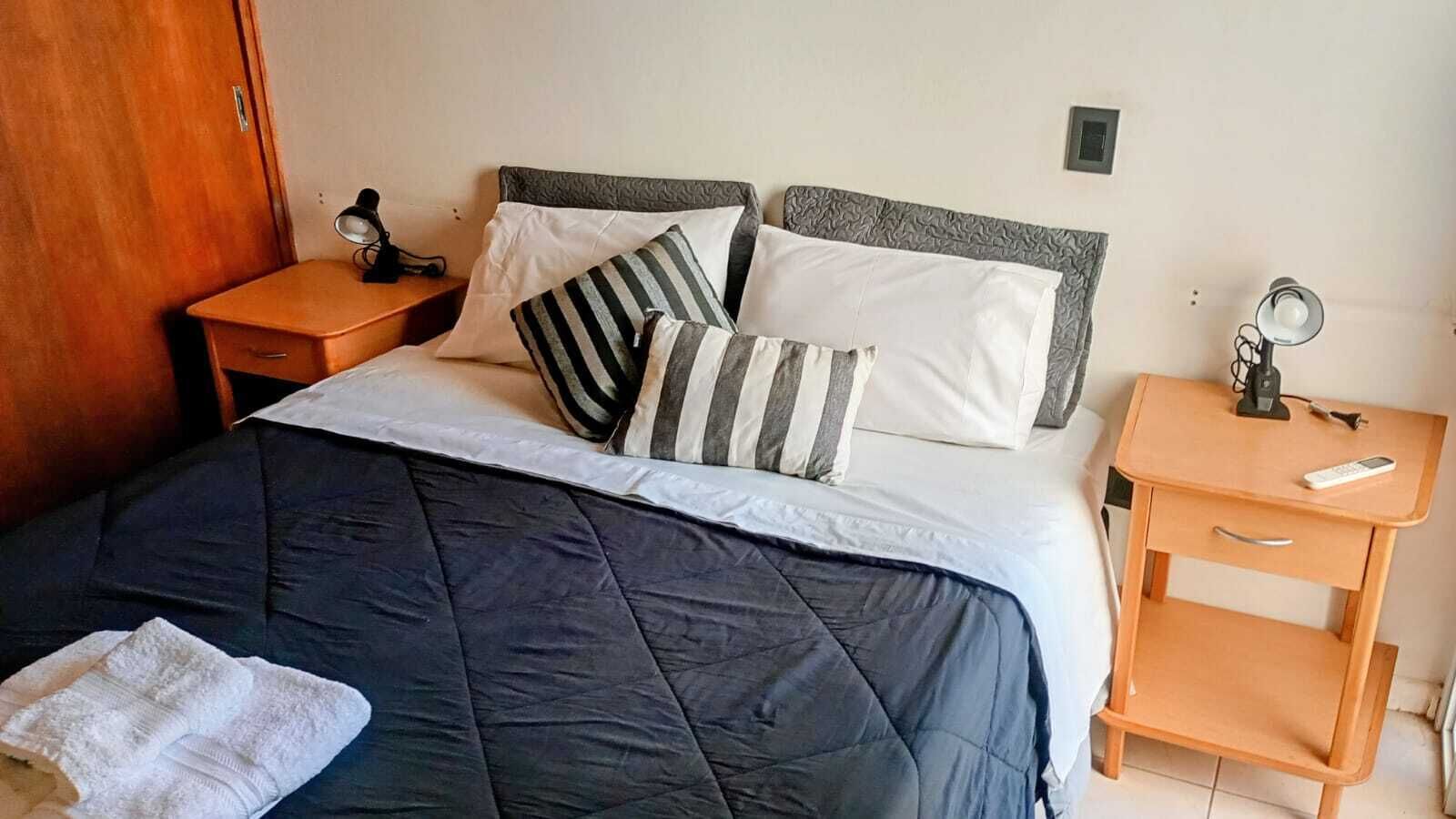 2 habitaciones, tabla de planchar con plancha, wifi y ropa de cama 
