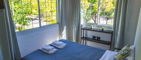 1 chambre, fer et planche à repasser, lit parapluie, Wi-Fi