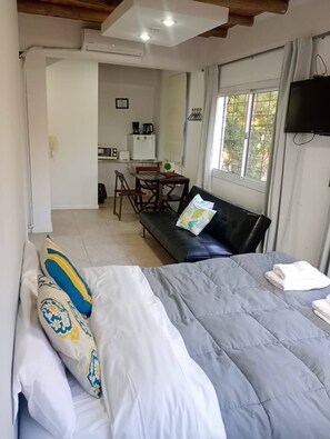 1 chambre, fer et planche à repasser, lit parapluie, Wi-Fi