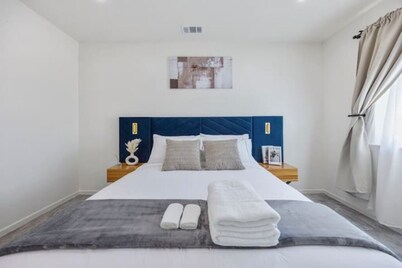 Charming 2BR Getaway in the Hills - BRAND NEW!