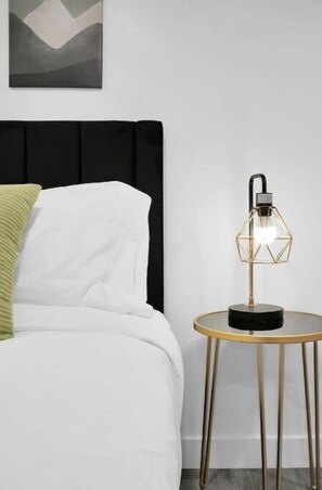 1 bedroom, in-room safe, iron/ironing board, free WiFi - The New Metro Loft (Huntington Park)
