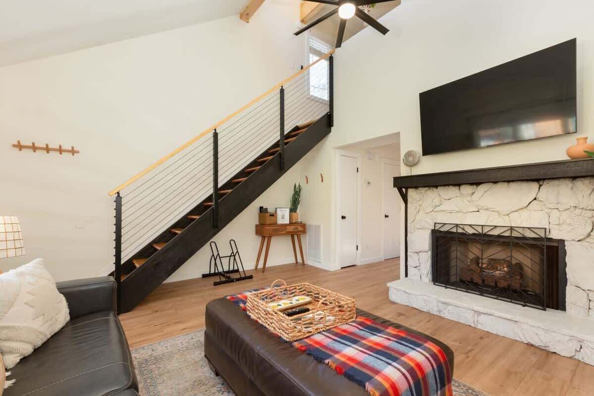 TV, fireplace, offices