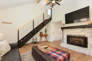 TV, peis og kontorer