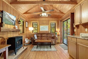 Fernseher, Kamin, Arbeitsbereiche