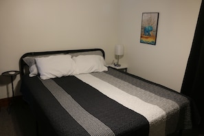 3 bedrooms, desk, iron/ironing board, free WiFi - Charming 3-bedroom house with WiFi and AC in Athens (Athens)