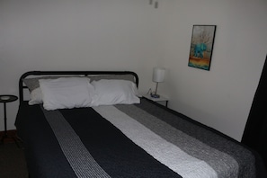 3 bedrooms, desk, iron/ironing board, free WiFi - Charming 3-bedroom house with WiFi and AC in Athens (Athens)