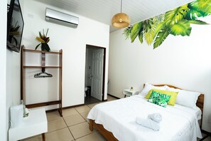 双人房, 1 张大床, 无烟房, 允许带宠物 | 办公桌、免费 WiFi