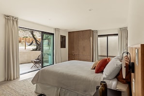 4 habitaciones, tabla de planchar con plancha, internet y ropa de cama