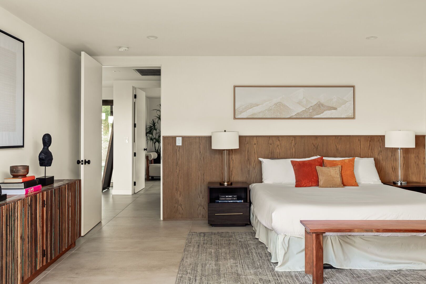 4 habitaciones, tabla de planchar con plancha, internet y ropa de cama 