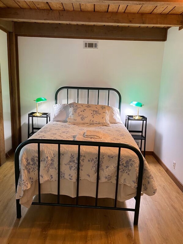 4 chambres, fer et planche à repasser, Wi-Fi, draps fournis