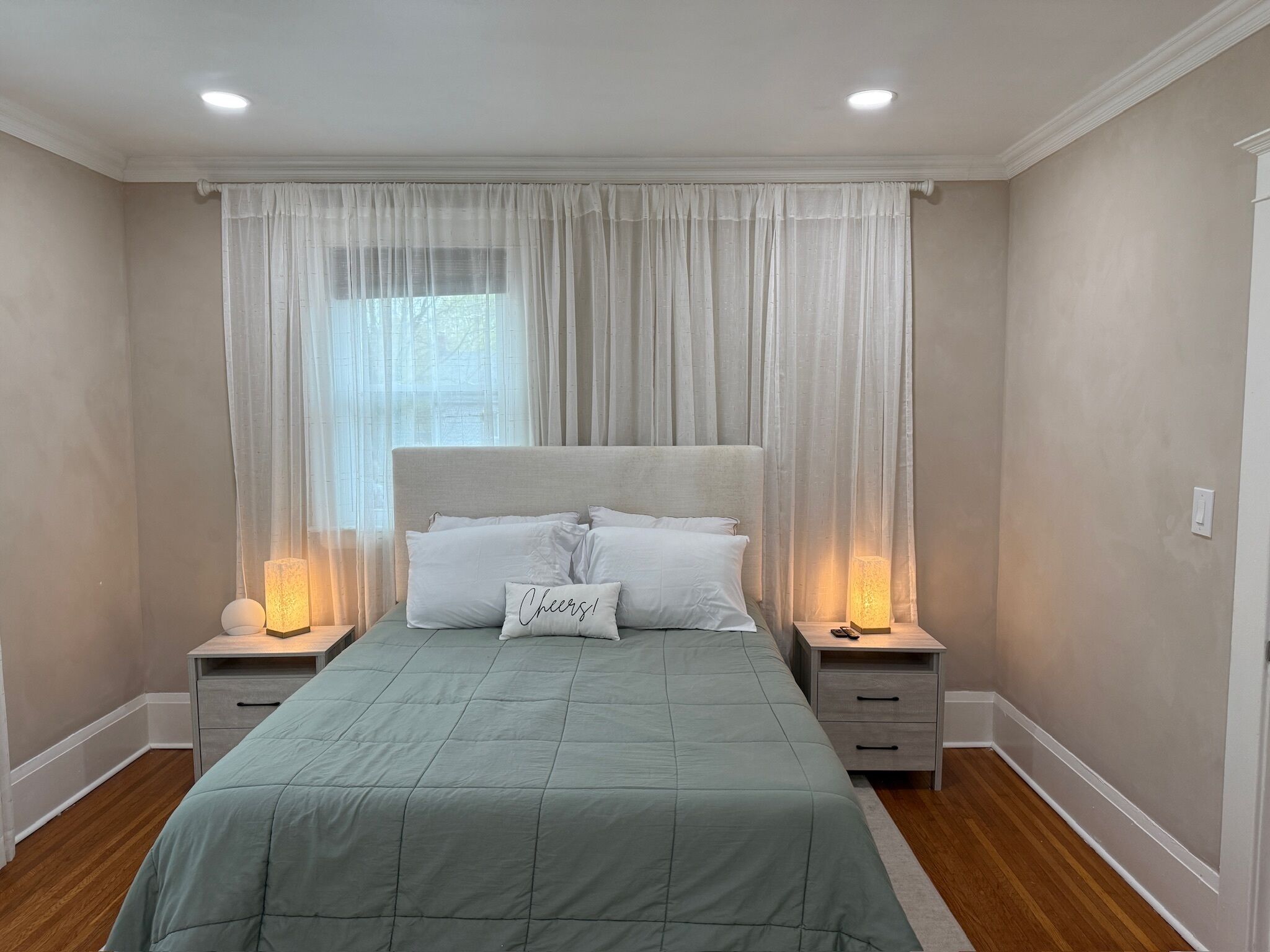 4 slaapkamers, een strijkplank/strijkijzer, wifi, beddengoed