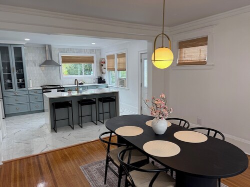 Cozy 4-bedroom house in South-Utica!