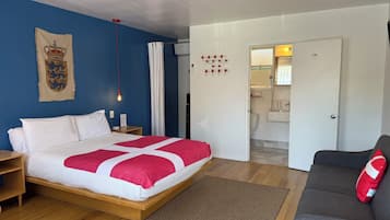 1 bedroom, iron/ironing board, free WiFi