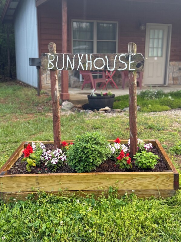 Exterior detail - Charming Bunk House Suite in Eminence with AC/Heat, Kitchenette & full bath (Eminence)